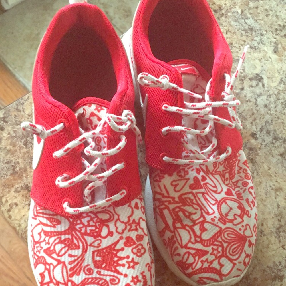 Nike Thea
